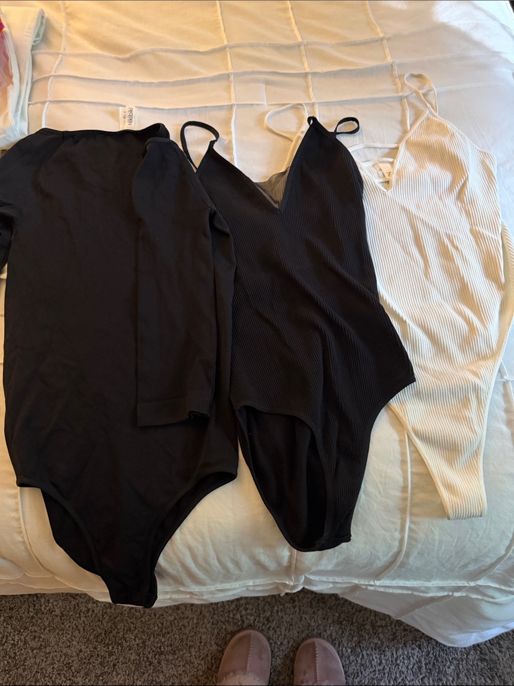 NEW 3  Ribbed & Smooth Spaghetti-Strap Bodysuit Set 2- Black & 1 White O/S